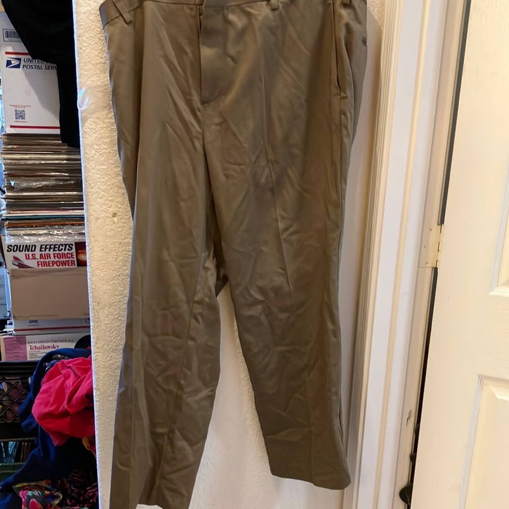 FINAL MARKDOWN Men’s dockers slacks 42 x 30
